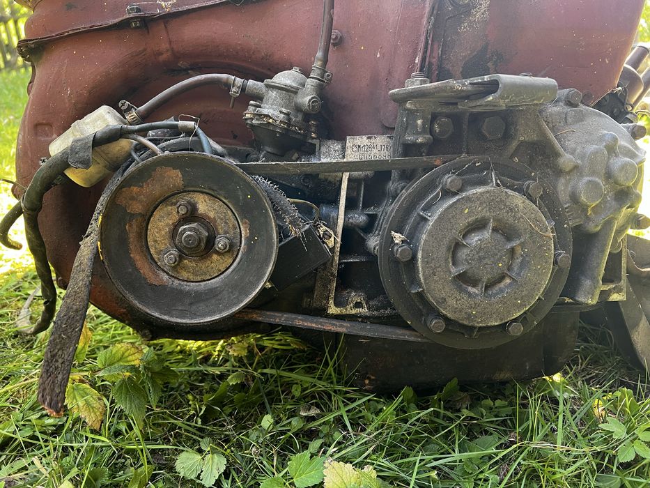 Silnik z fiata 126p (maluch) wraz ze skrzynią biegów i osprzętem.