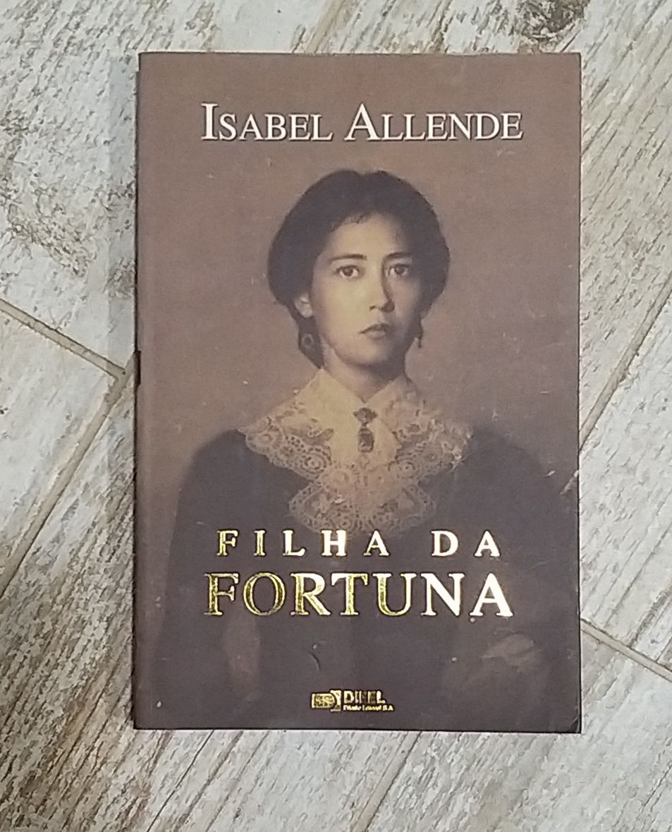 Livros variados em bom estado.