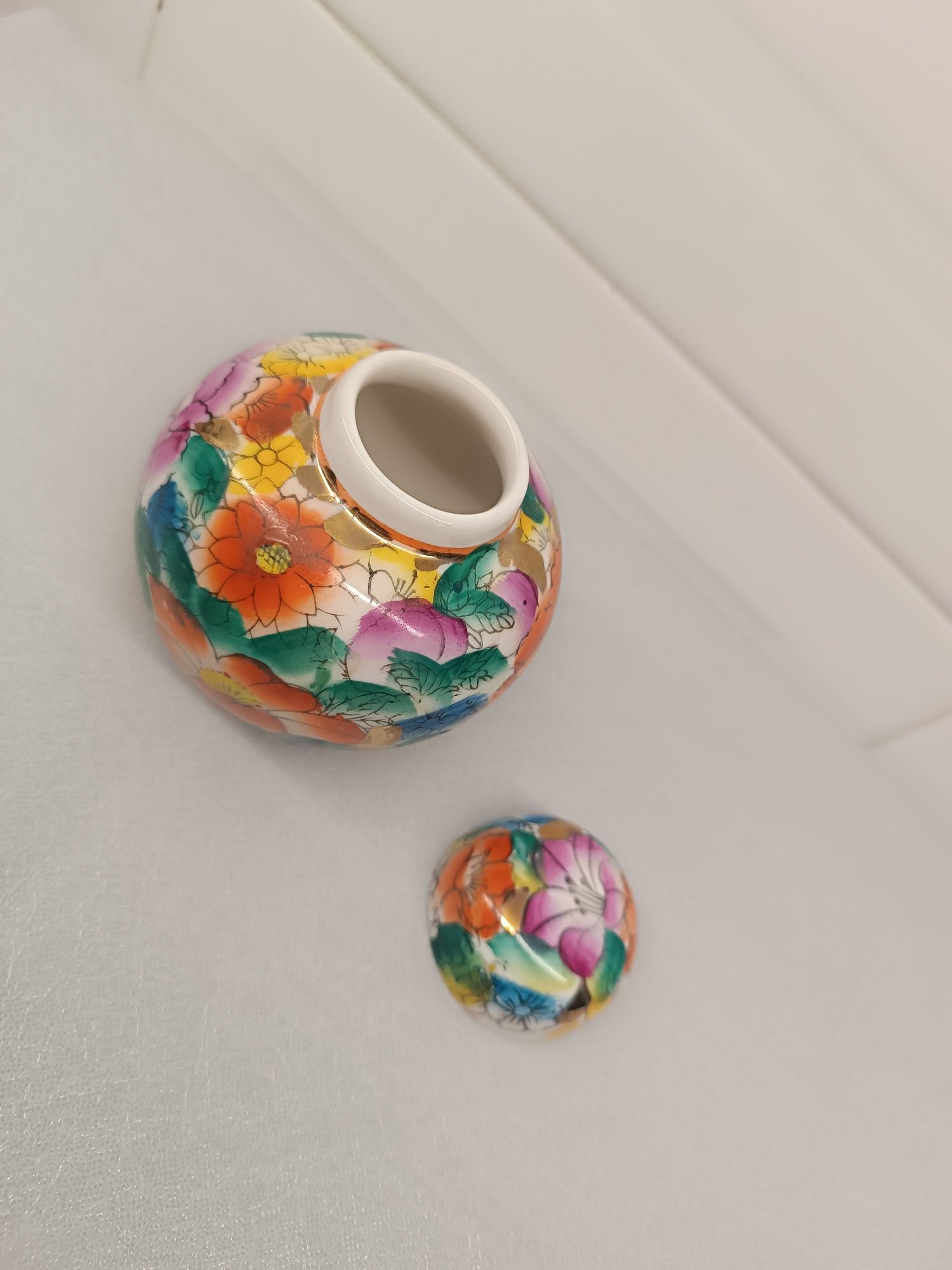 Pote Porcelana Antigo. Pintado à mão. 10 cm