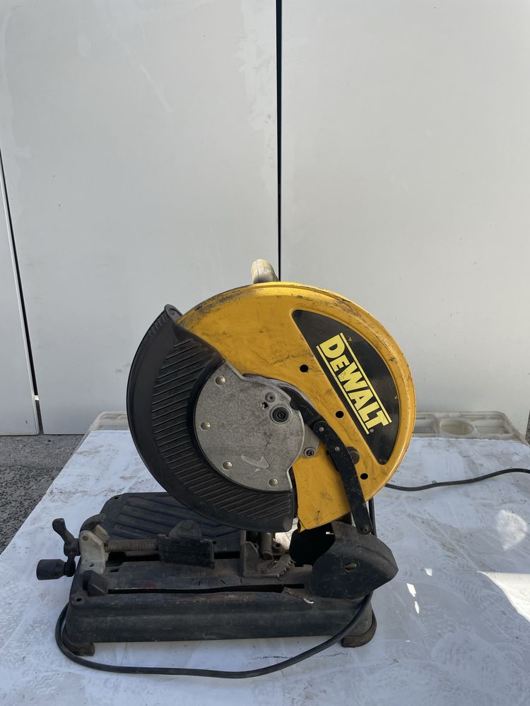 Máquina de cortar ferro DEWALT