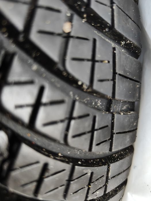 Opony wielosezonowe 215/60/R17 Goodyear Vector