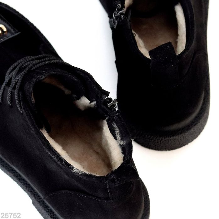 Жіночі шкіряні зимові черевики в кольорах