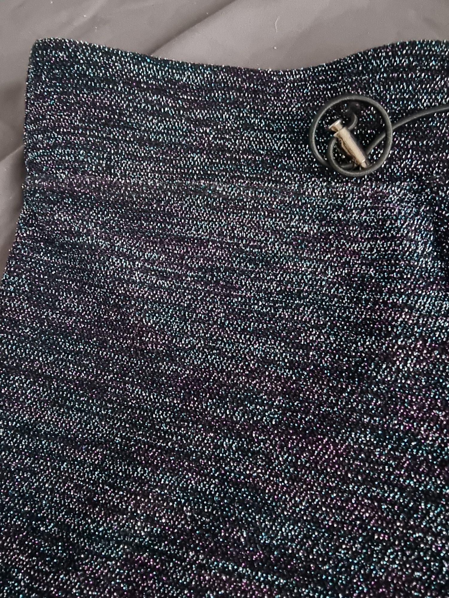 Nowe legginsy Desigual. Wielokolorowe krótkie spodenki. Czarne S