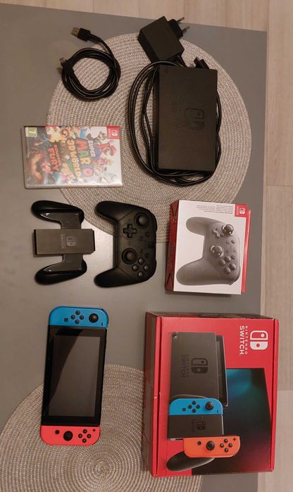 Nintendo Switch, gwarancja, dodatkowy pad i gra.