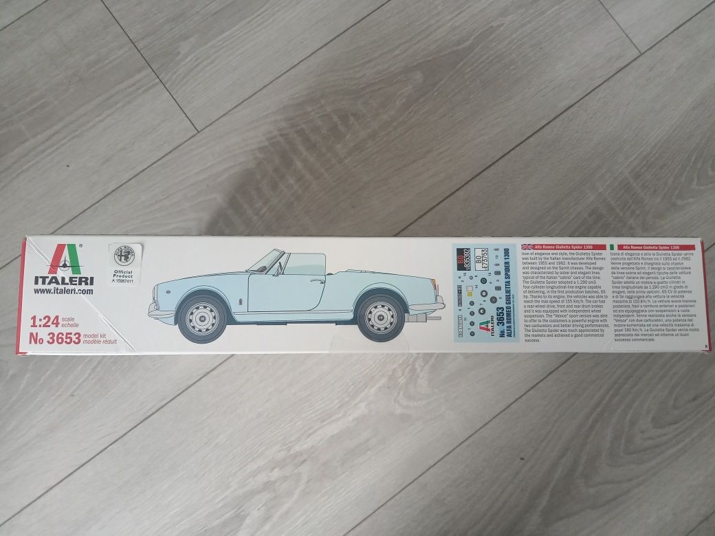 Model ALFA ROMEO SPIDER 1300 Italeri 1:24 - Piękny model- NOWY