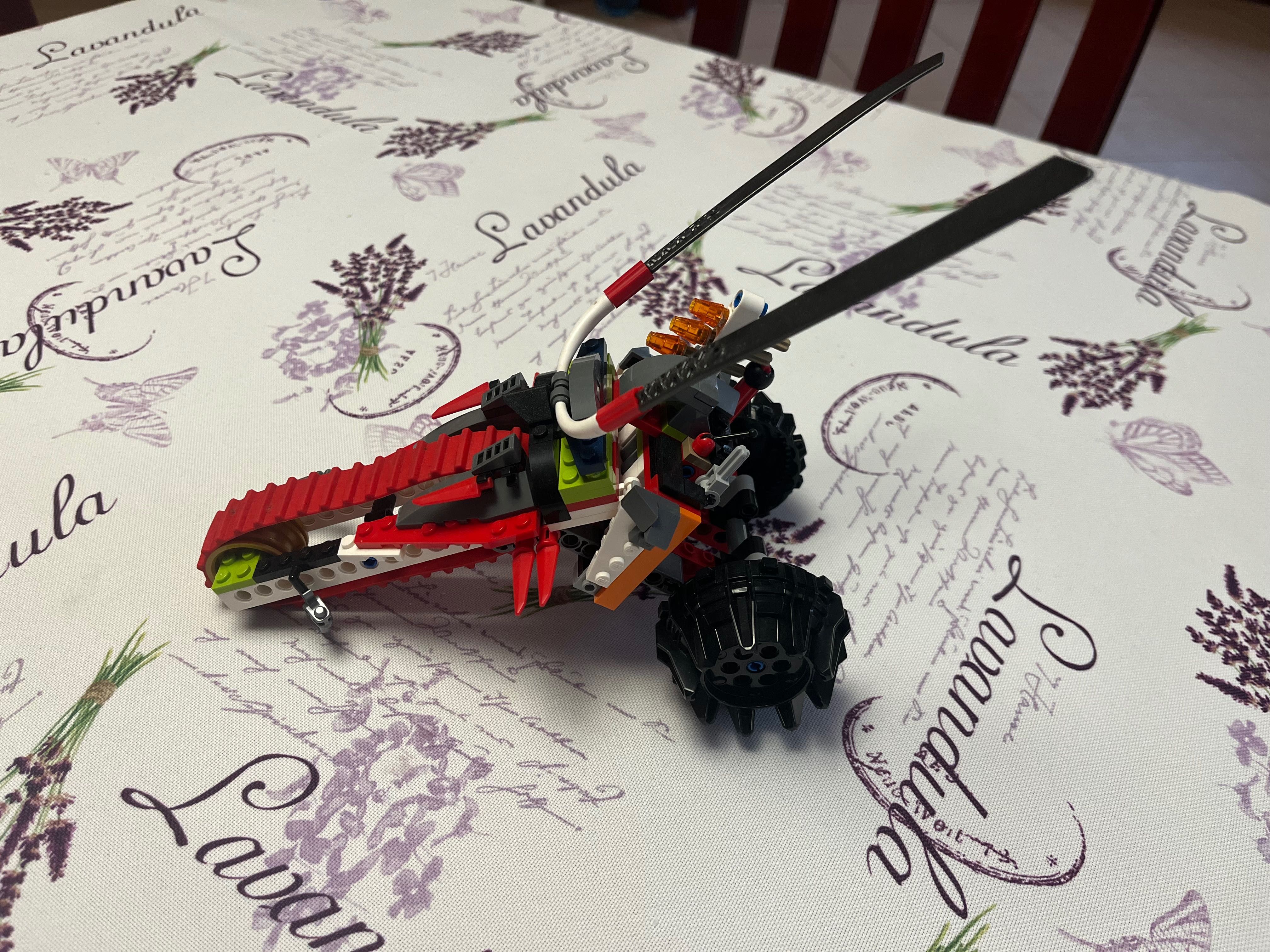 Lego 100 % - Pojazd z Ninjago