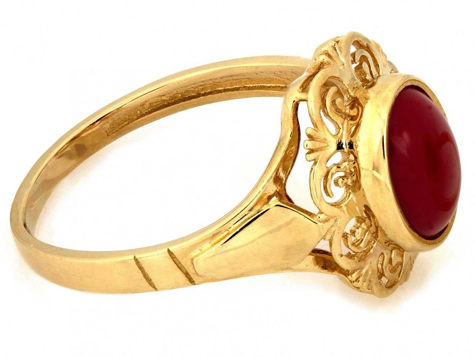 Pierścionek złoty z owalnym koralem w ażurowej oprawie PR 585