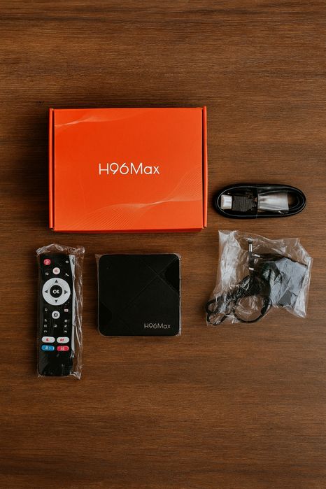 Смарт тв приставка H96max Android 14.0 TV box