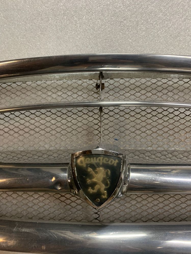 Grelha peugeot 403