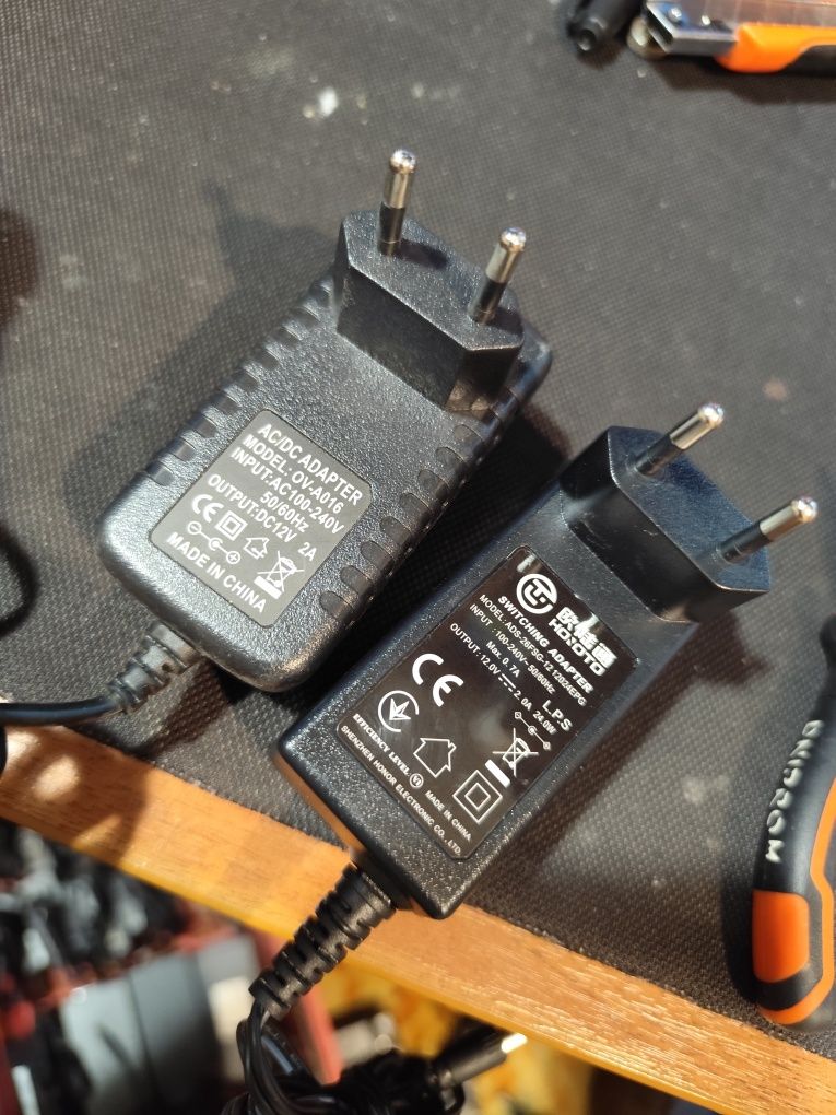 блок питания 5V/4-3A 12V/2-3.3A, э різні штекери вольтажі/амперажі
