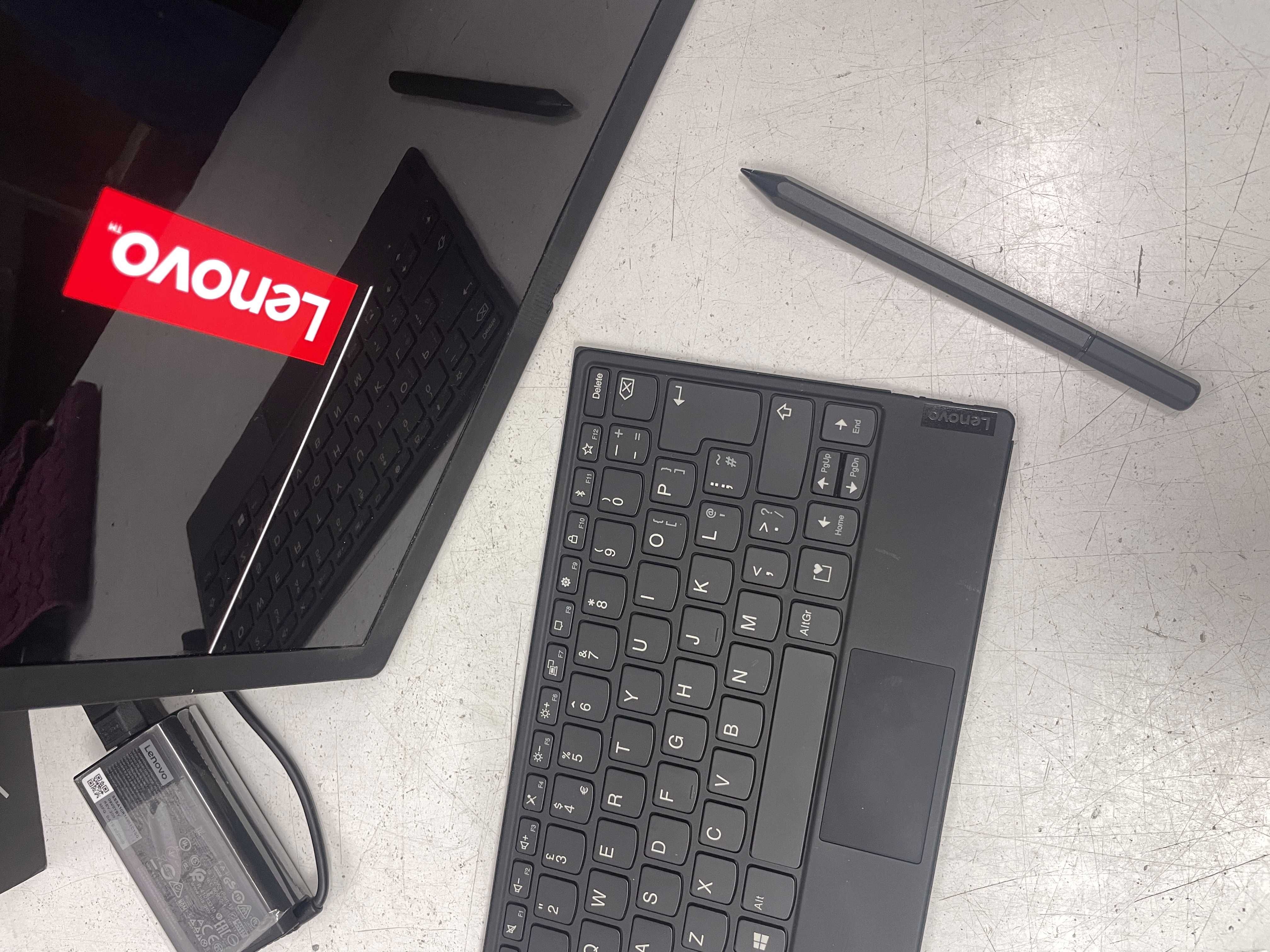 Ноутбук книжка с гибким экраном Lenovo ThinkPad X1 Fold на запчасти