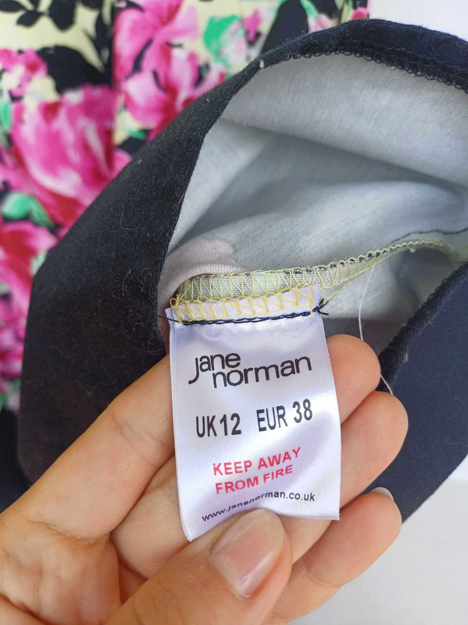 Rozkloszowana sukienka w kwiaty marki Jane Norman, rozmiar 38/10/M