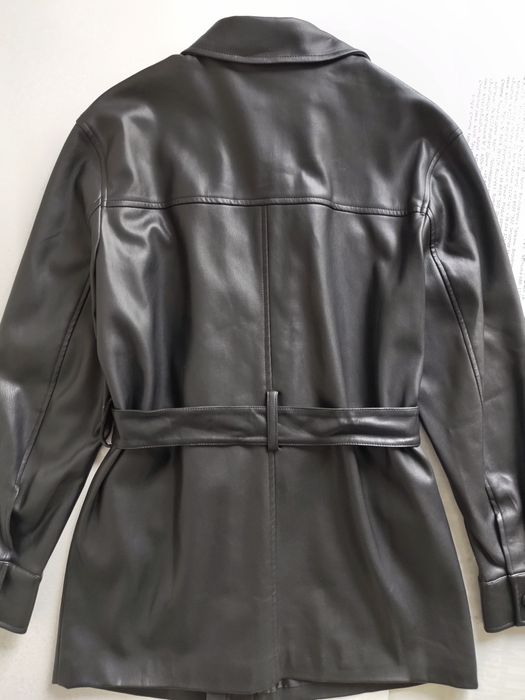 Чорна шкіряна куртка сорочка з поясом