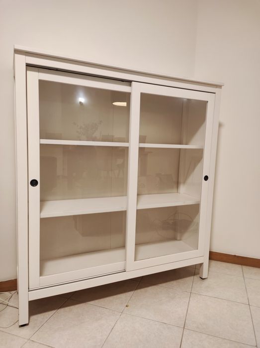 Vitrine com duas portas