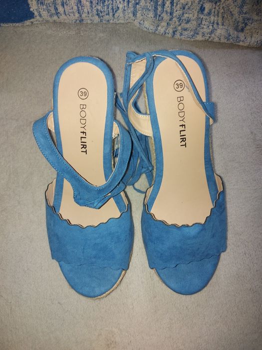 Niebieskie sandałki- koturny r. 39