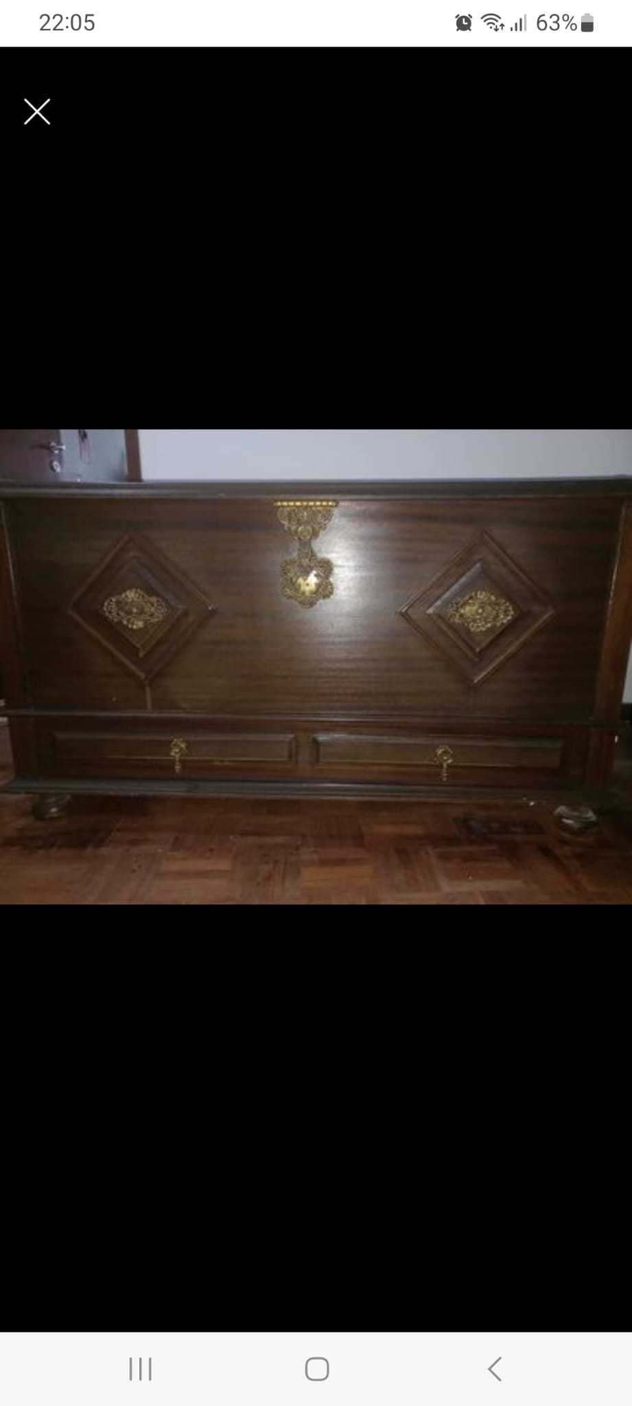 Arca madeira escura
