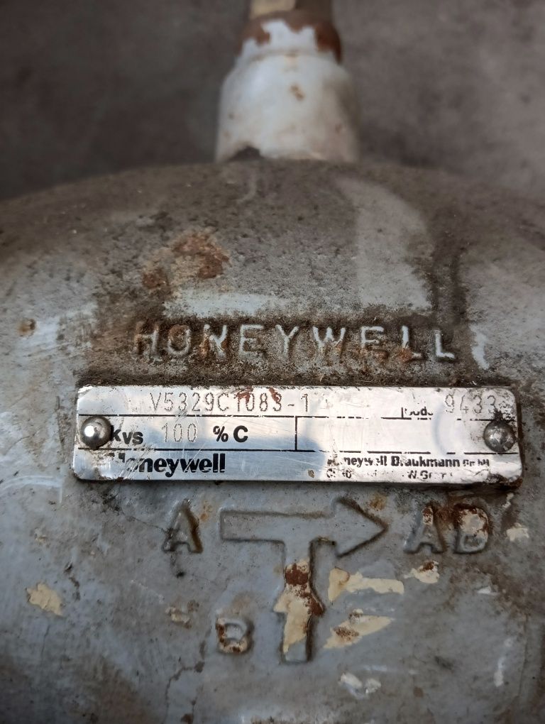 Zawór trojdrogowy mieszający Honeywell V5329C1083-01 DN80