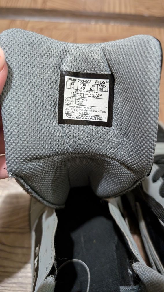 Кросівки хайтопи Fila, розмір 38.5