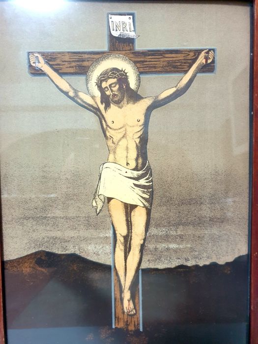 Antigo quadro com imagem de Cristo crucificado fluorescente