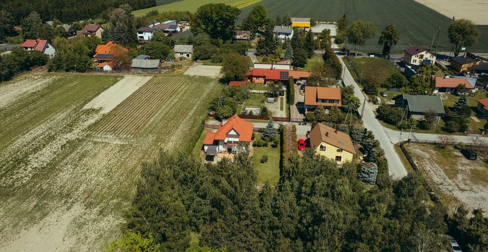 Dom jednorodzinny na osiedlu w Ugniewie, 950 000 zł