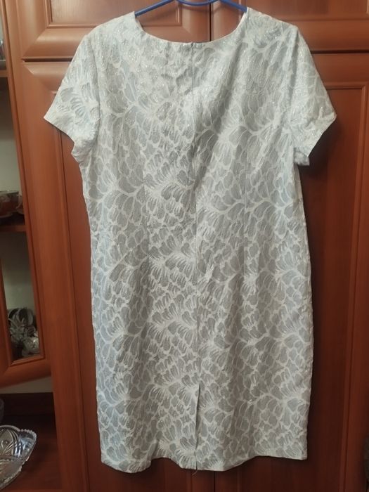 Нарядне плаття , дуже красиво виглядає