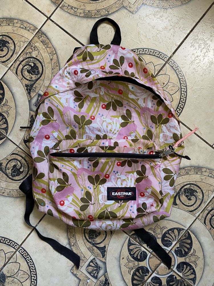 Женский портфель от мирового бренда EASTPAK U.S.A. Flower multicolor