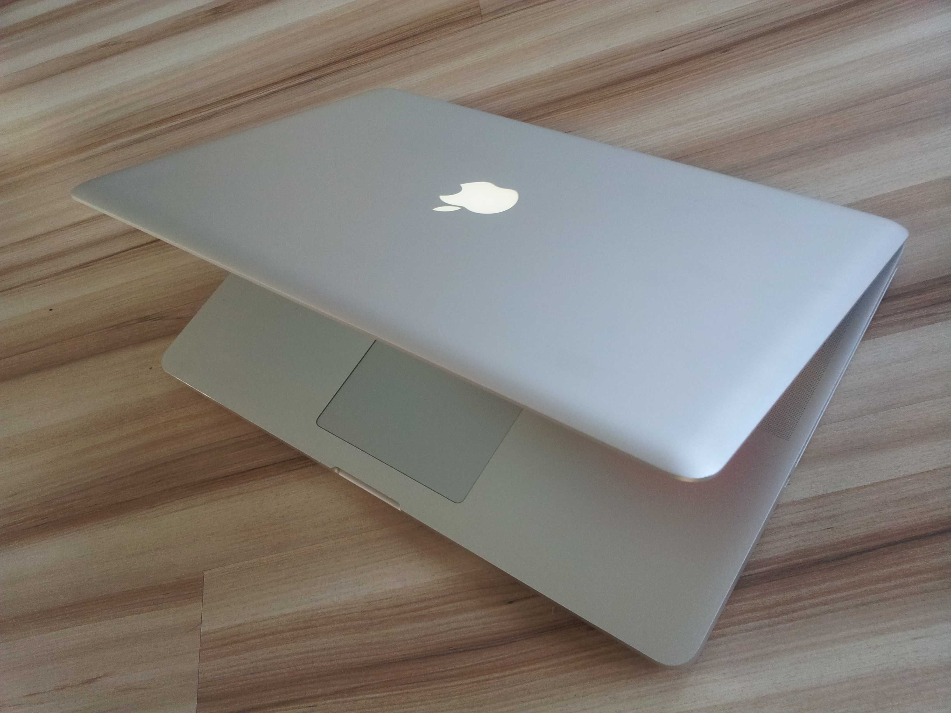 Apple MacBook Pro15 i7 intel 4x2,30Ghz/12/256ssD/High Sierra/WiFi/Blue