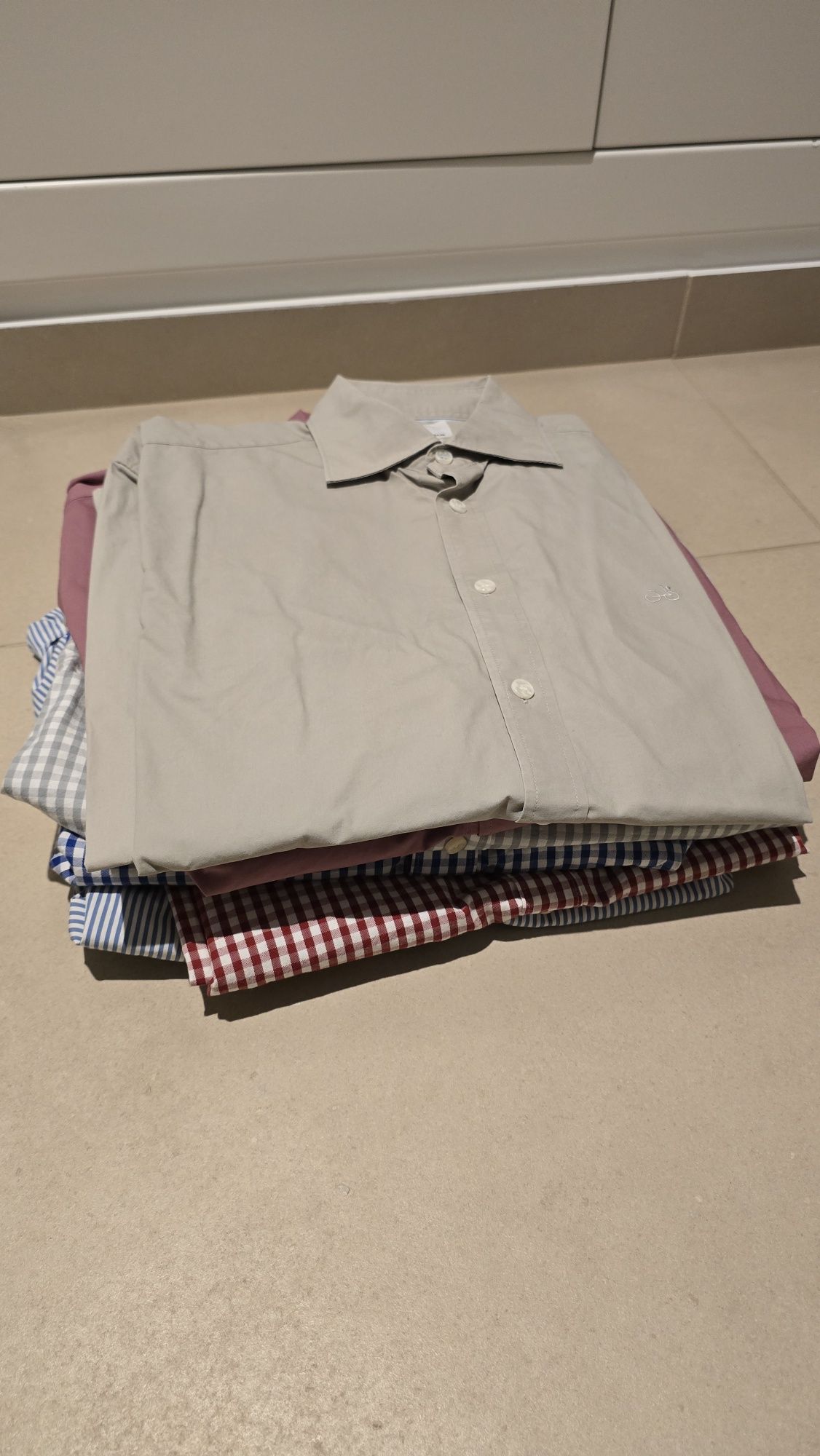 17 pares de calças + 13 camisas + 2 polos + 2 calções como novos