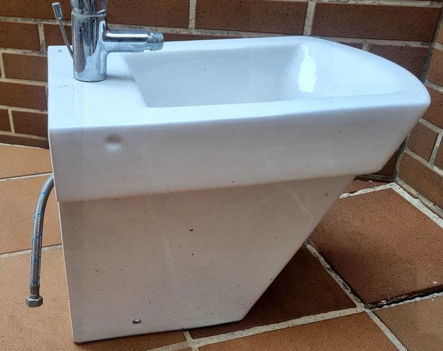 Bide Roca Hall com torneira misturadora