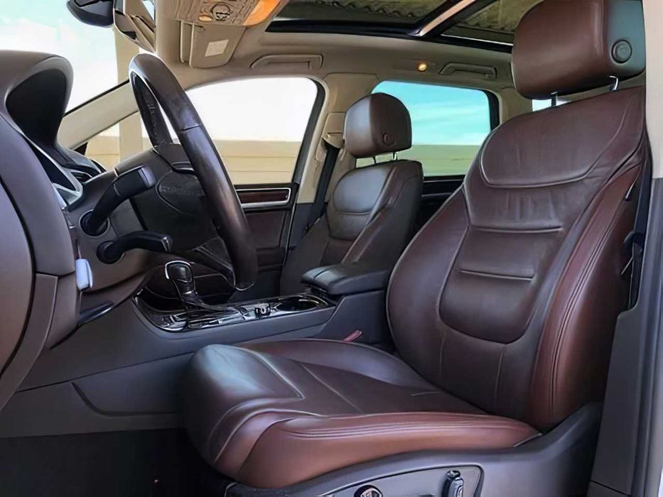 Volkswagen Touareg      2014