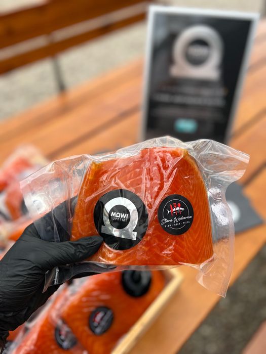 Łosoś MOWI Supreme wędzony na zimno stara wędzarnia ryby wedzone