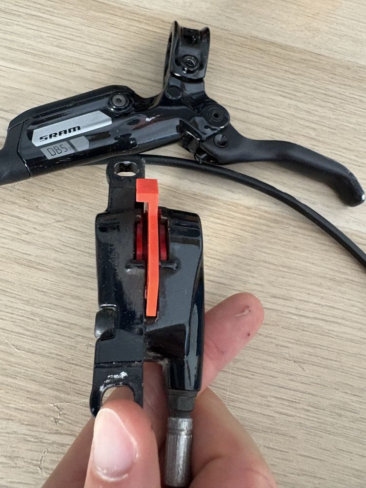 Komplet hamulców hydraulicznych SRAM DB5 (przód + tył) + nowe klocki