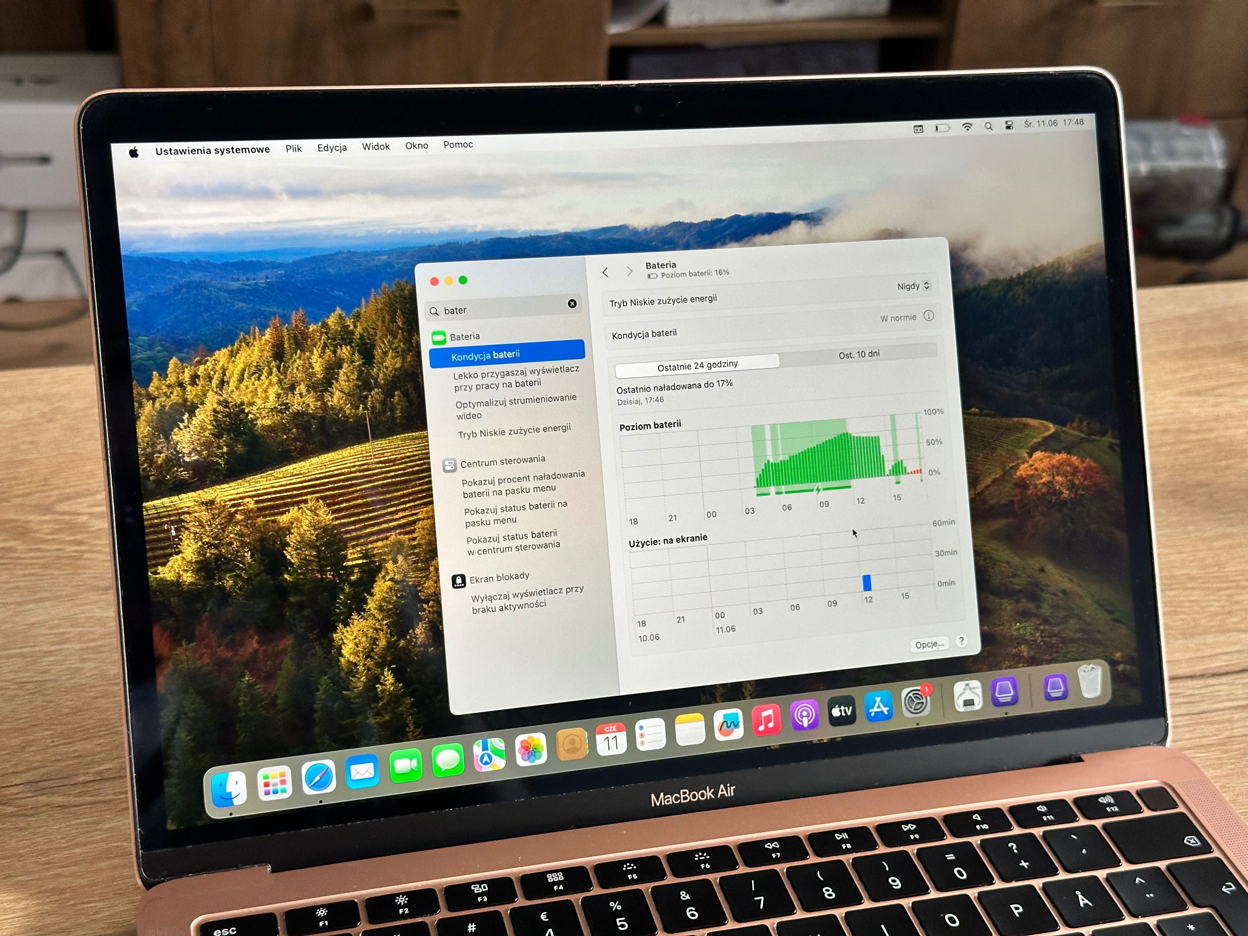 MacBook Air różowy