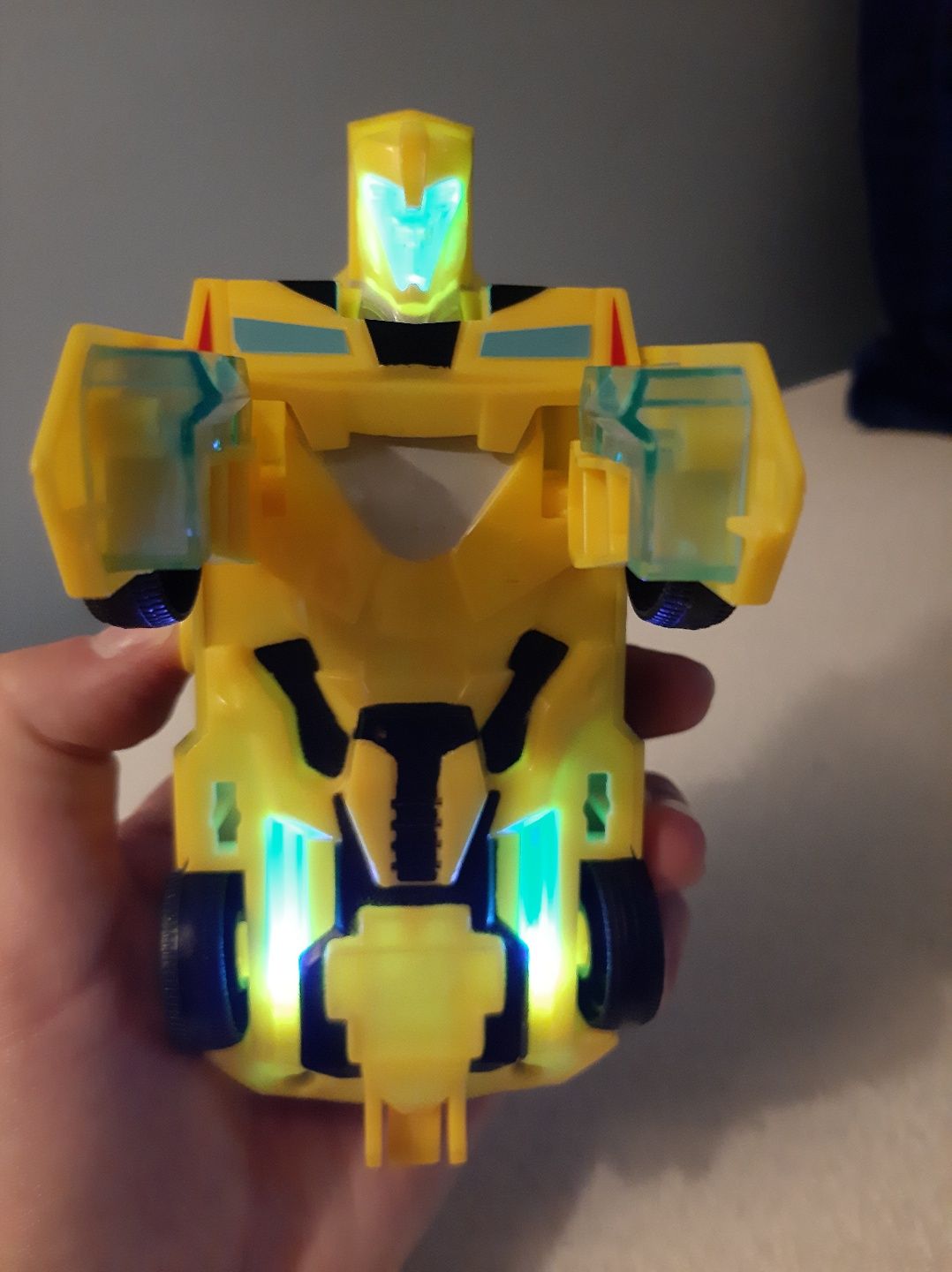 Bumblebee Transformers walczący świecący z dźwiękiem