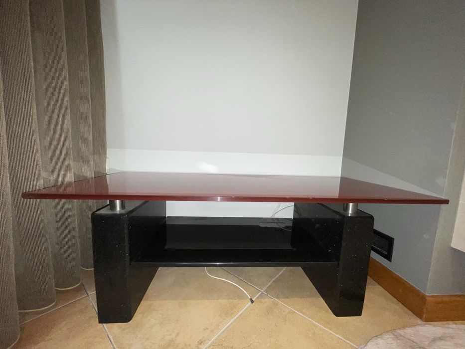 Móvel TV em vidro temperado (vermelho/preto) e pedra/preto brilhante