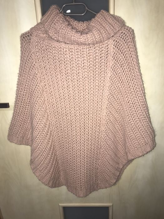 Sweter typu pończo