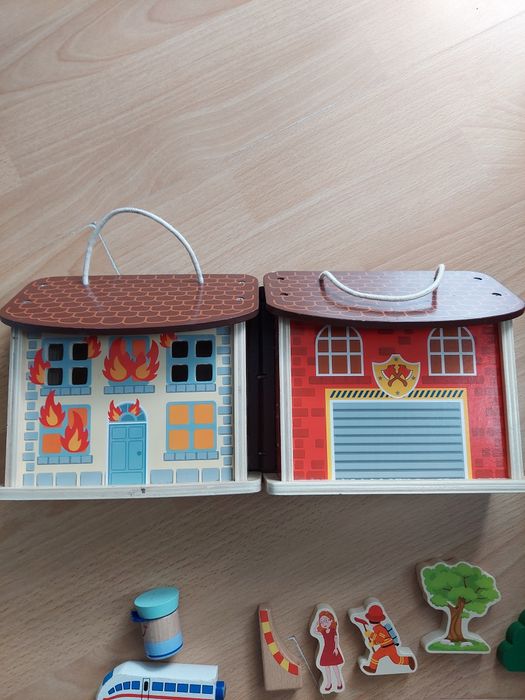 Domek drewniany stacyjkowo ciuchcie