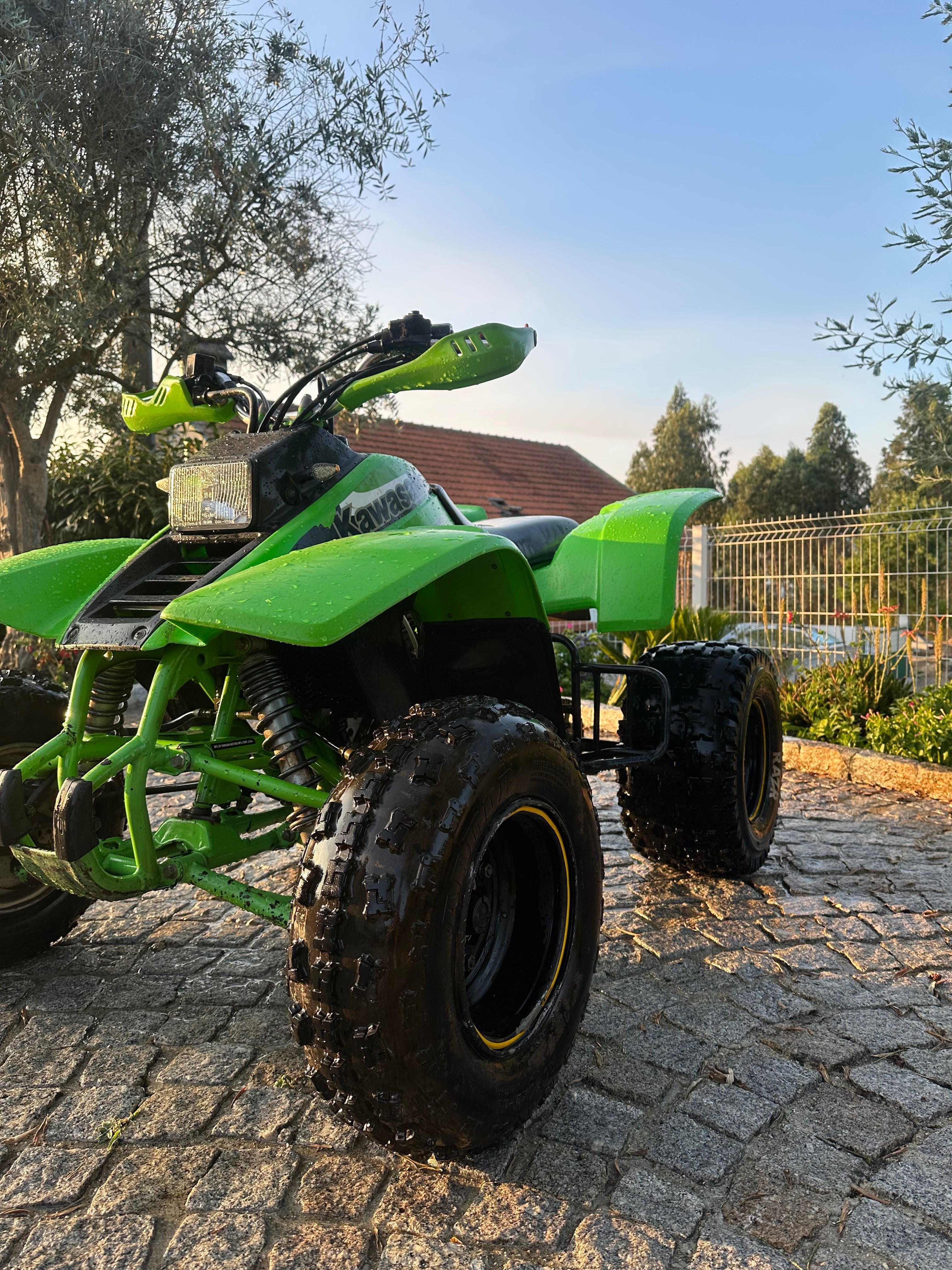Moto 4 Kawasaki 250cc
