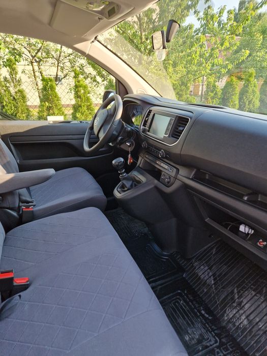 Wypożyczalnia wynajem samochodów bus- 8/9 osobowe, VIP