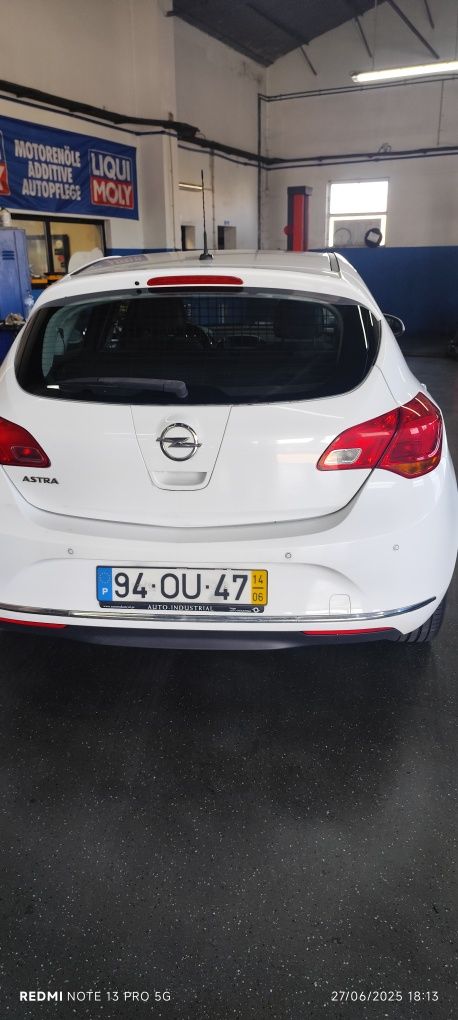 Opel Astra comercial