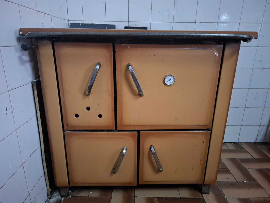 Fogão de lenha semi novo