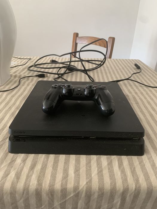 PlayStation 4 Slim 500GB + FIFA 2018+ Jogos Extras