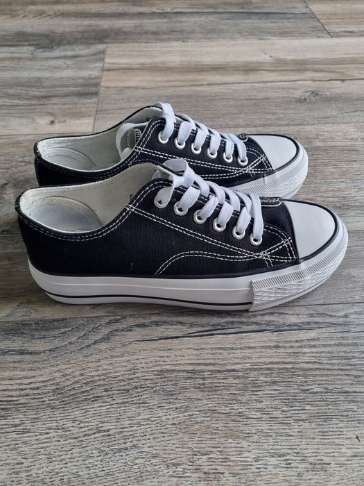 Czarno białe trampki Vty