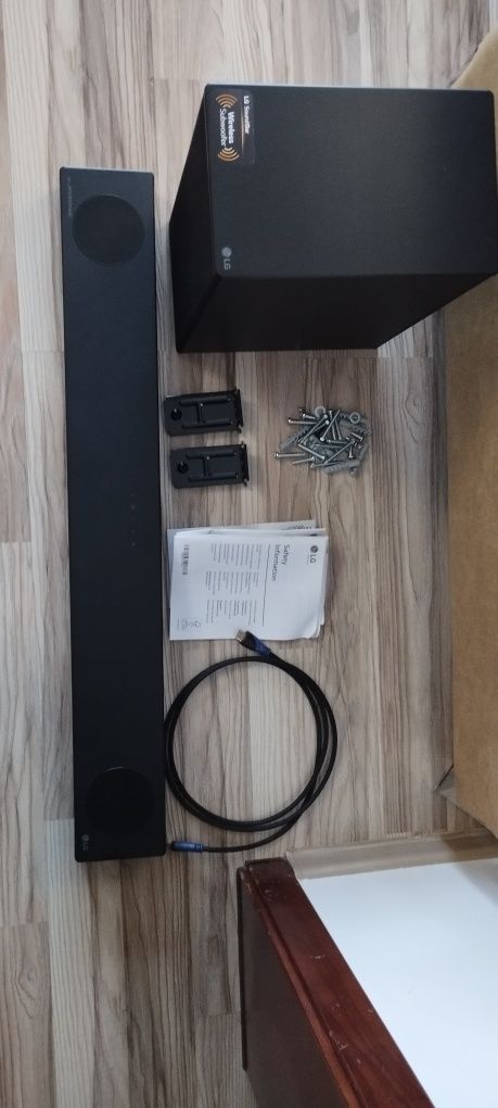Soundbar LG SPD7Y w całym zestawie