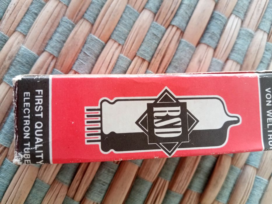 Válvula de rádio ech 81