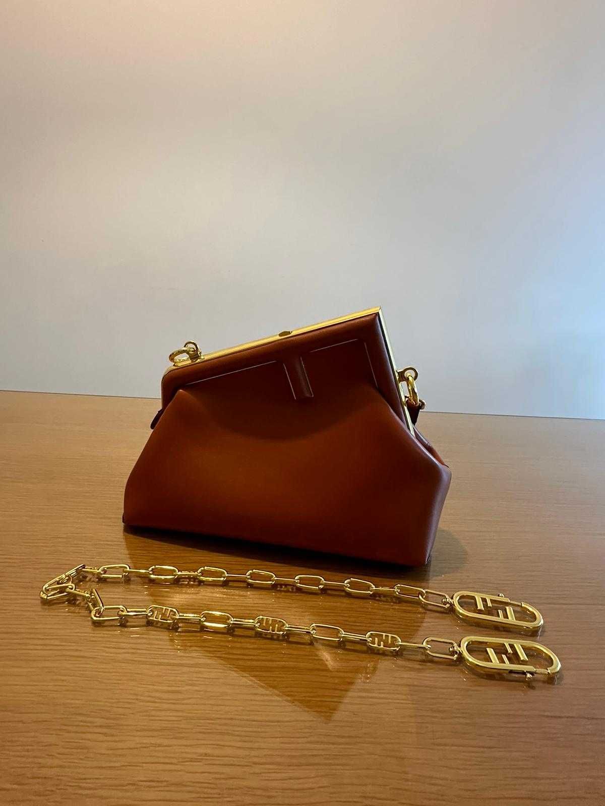 Bolsa Fendi em Pele - Camel e Dourado