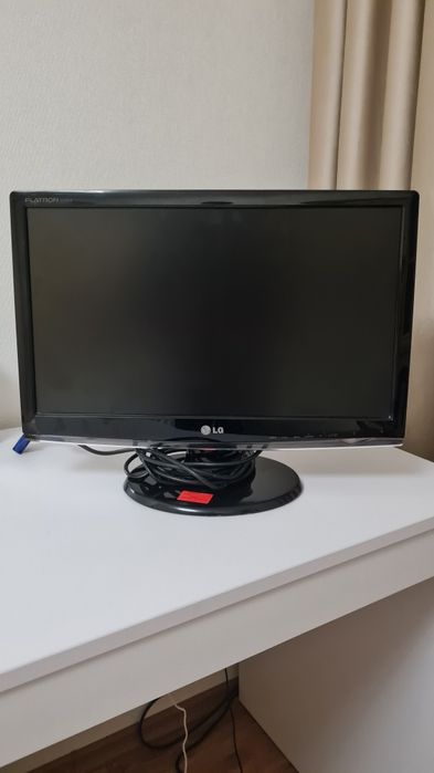 Монитор в хорошем состоянии 20 дюймов.