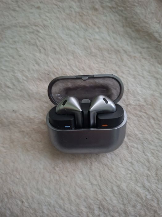 Samsung buds 3 prateado