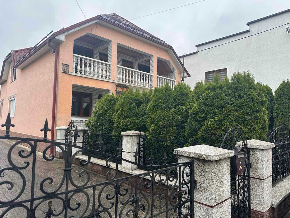Продається будинок з торговими точками в с. Вишково