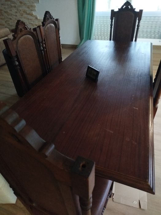 Vendo 1 mesa e 6 cadeiras